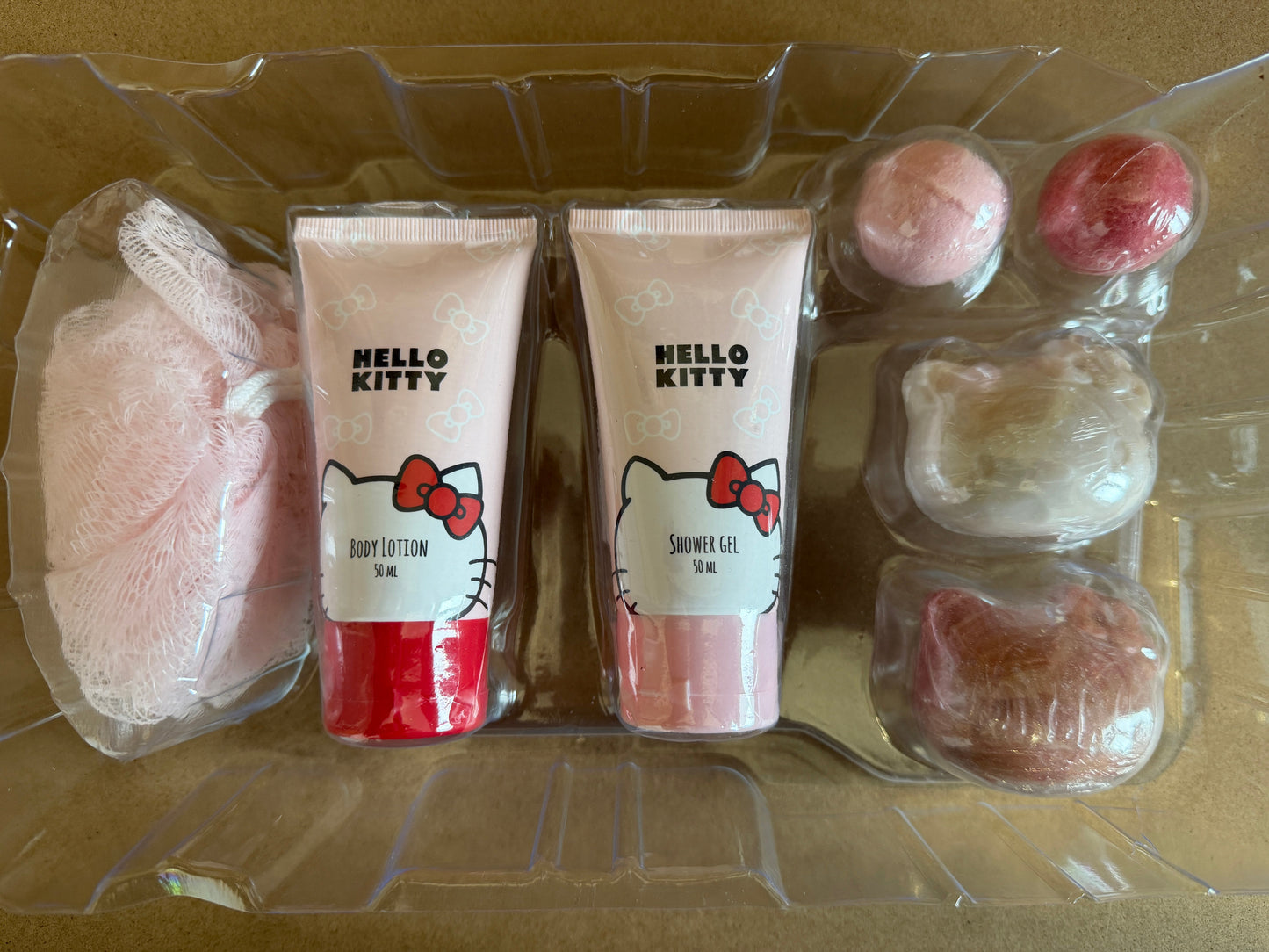 Hello Kitty Relax & Spa Gift Set | Official Licensed Bath & Body Set | Shower Gel, Lotions, Bath Bombs & Soaps