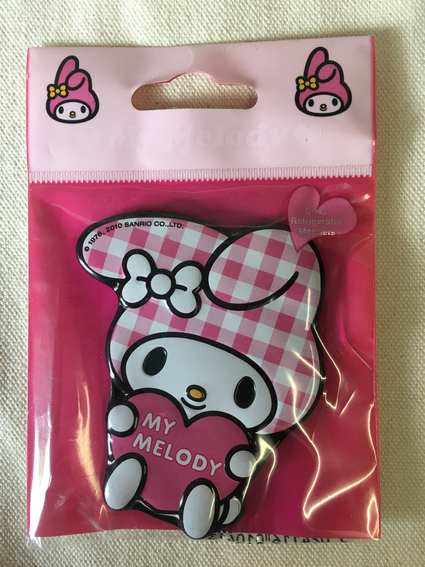 My Melody – Kühlschrankmagnet in Pink mit Karomuster